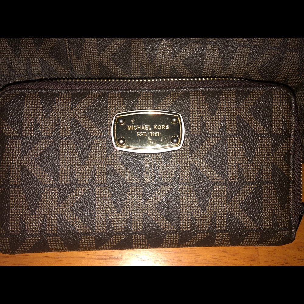 Michael Kors tote/handbag with matching wallet